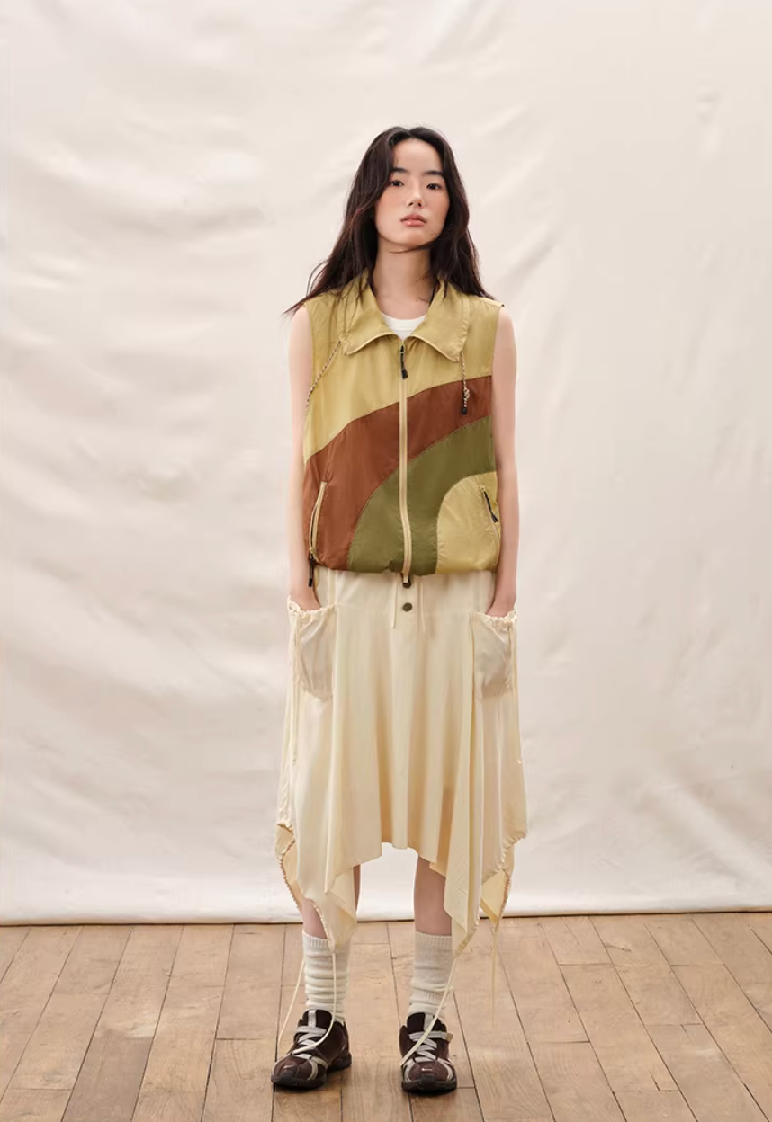 Vector-Point Asymmetric Skirt in Off-White or Navy