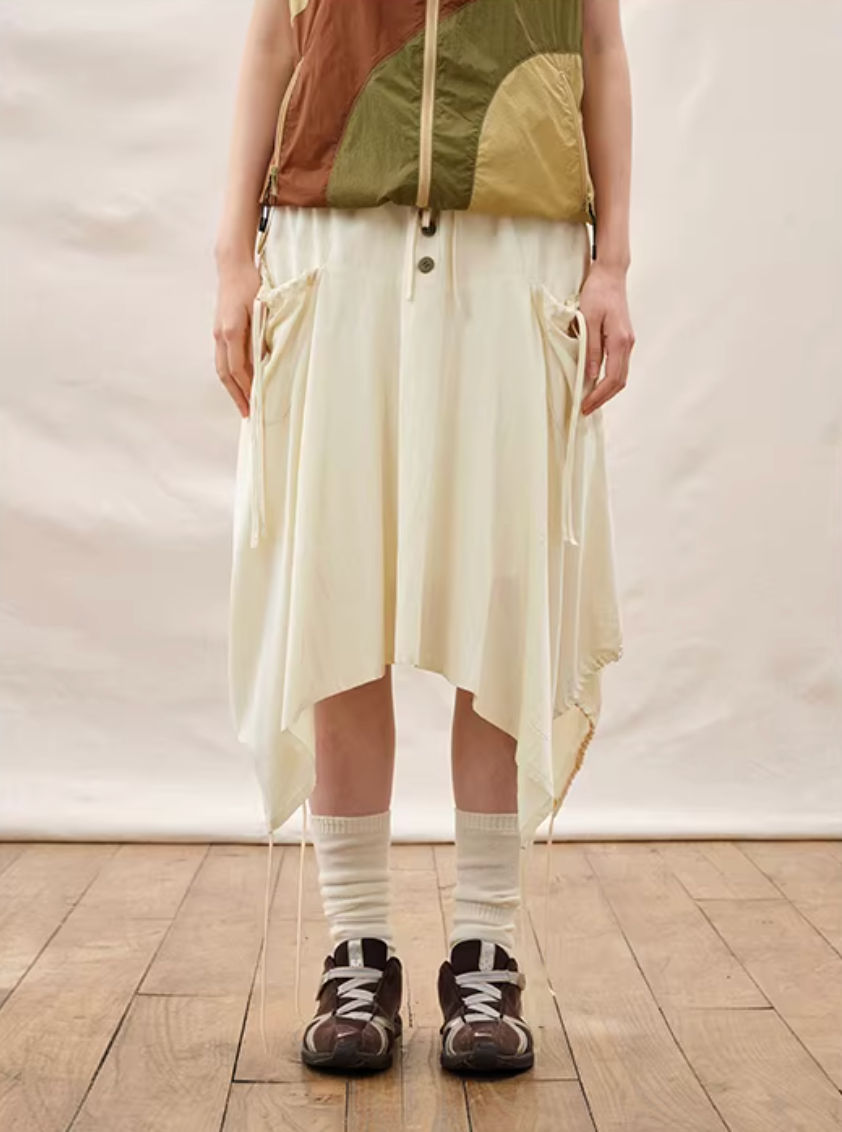 Vector-Point Asymmetric Skirt in Off-White or Navy