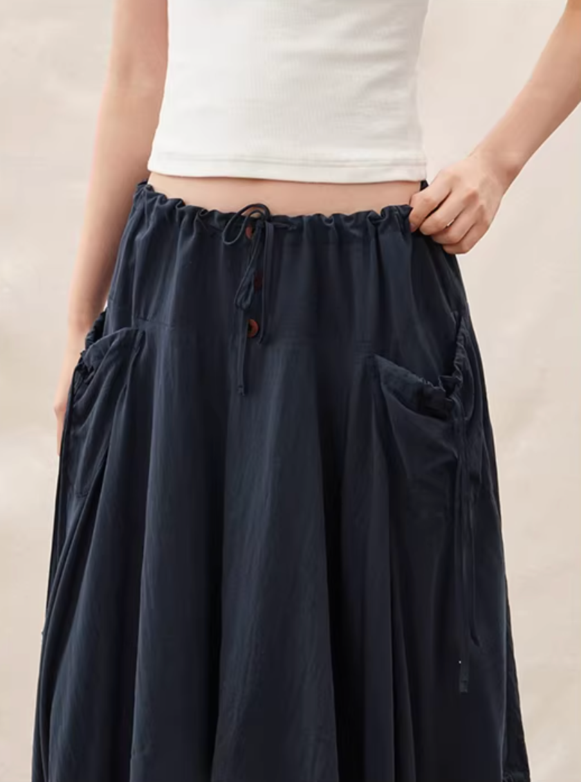 Vector-Point Asymmetric Skirt in Off-White or Navy
