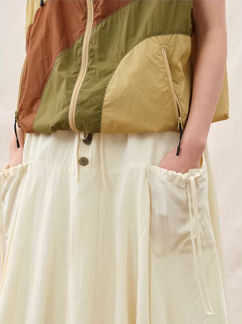 Vector-Point Asymmetric Skirt in Off-White or Navy