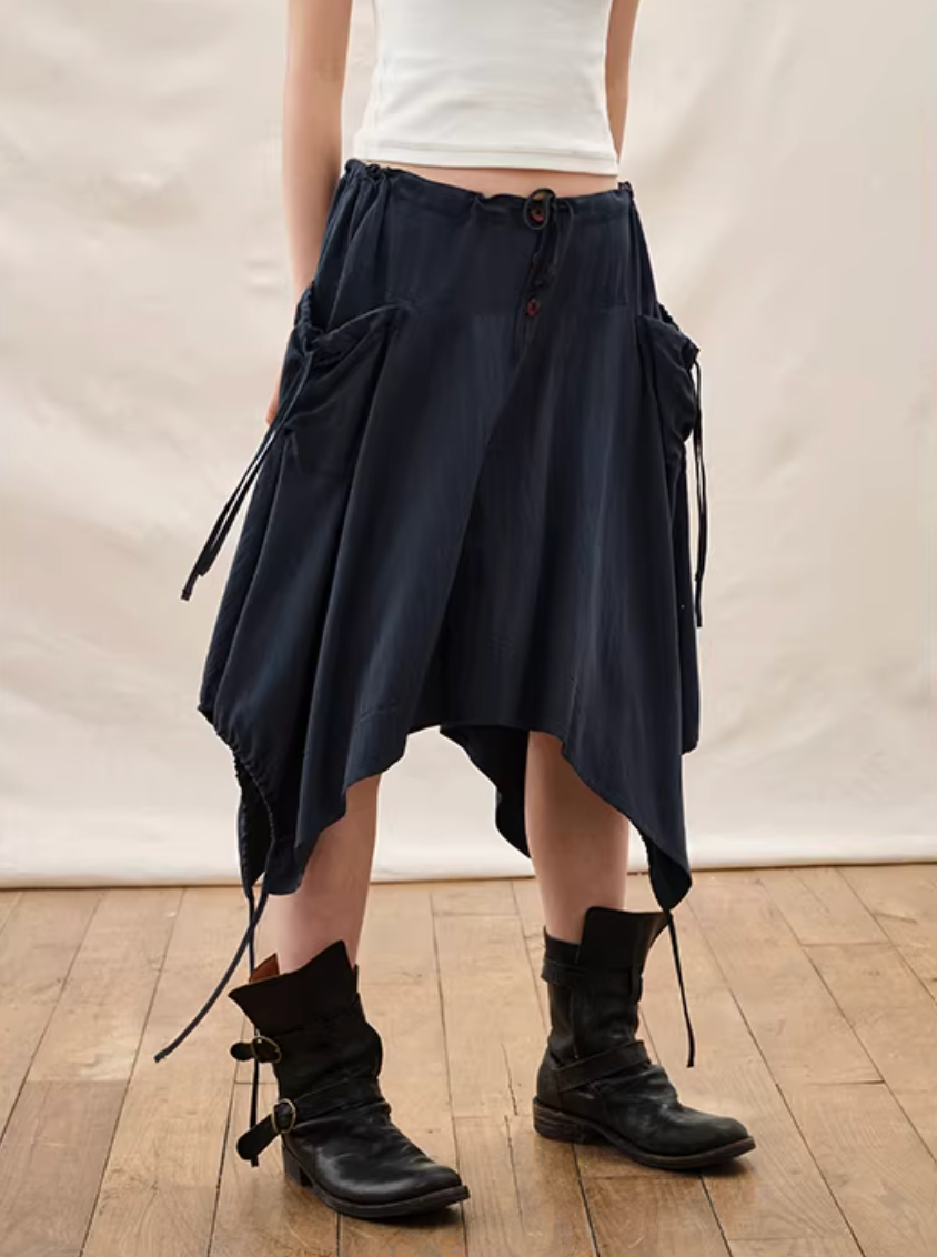Vector-Point Asymmetric Skirt in Off-White or Navy