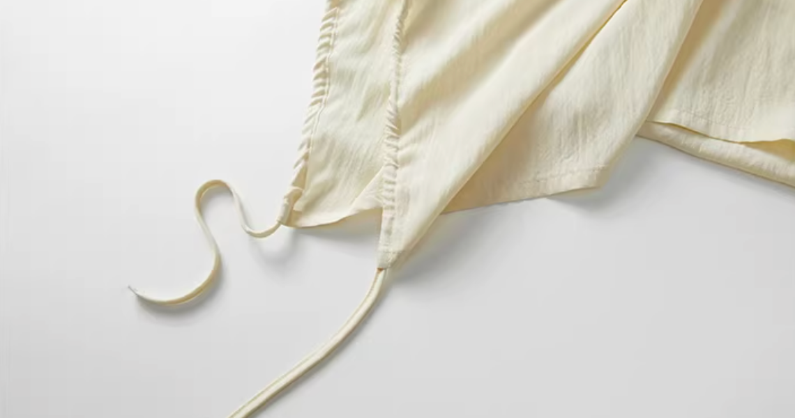 Vector-Point Asymmetric Skirt in Off-White or Navy