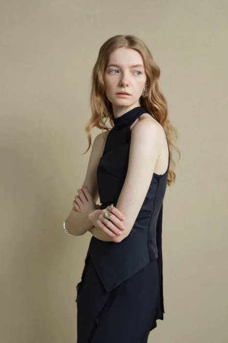 Equilibrium Fold High-Neck
