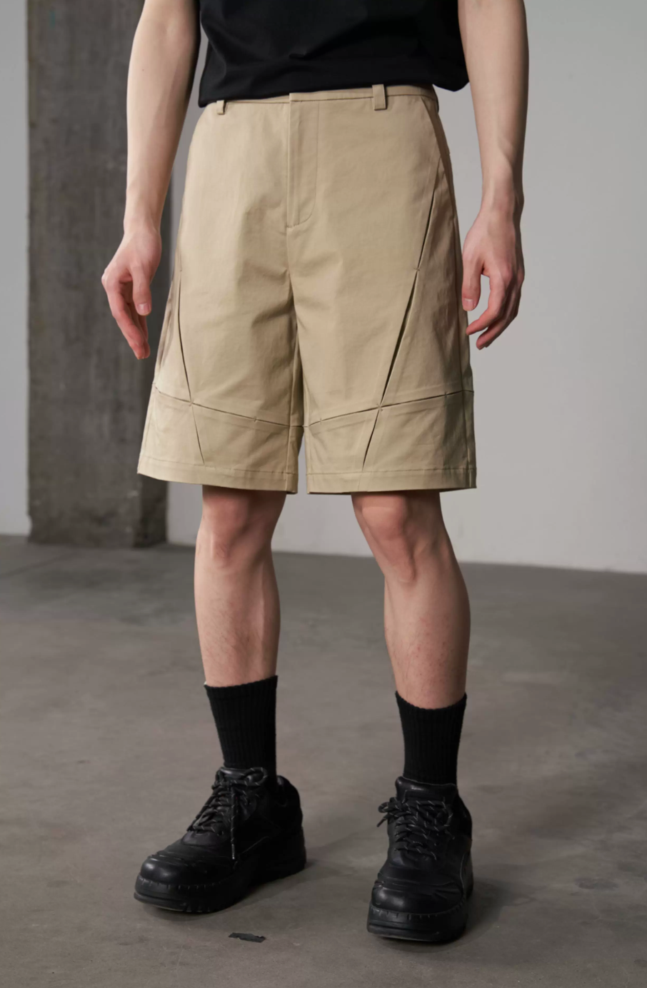 Pinch Seam Intersection Shorts