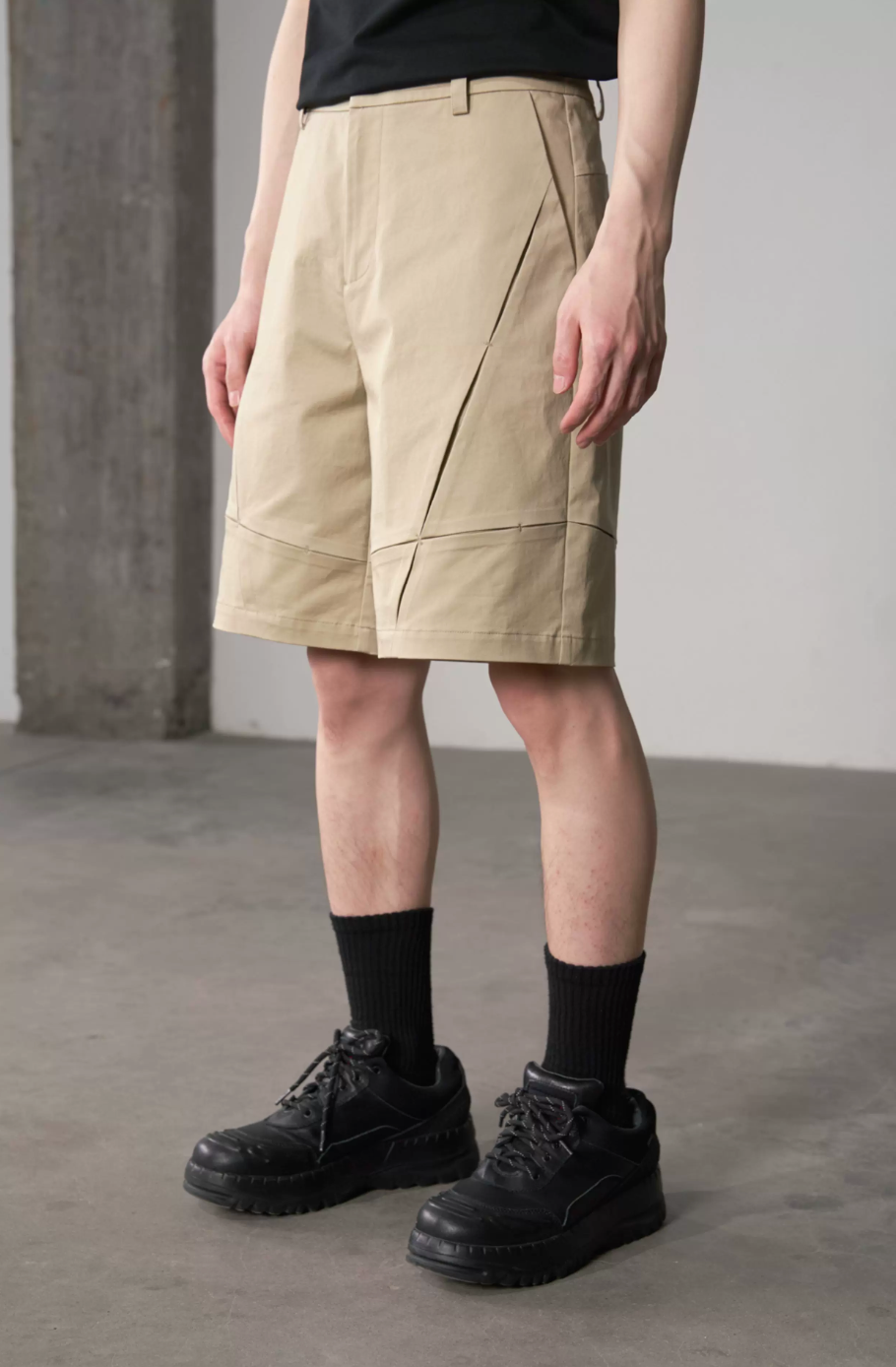 Pinch Seam Intersection Shorts