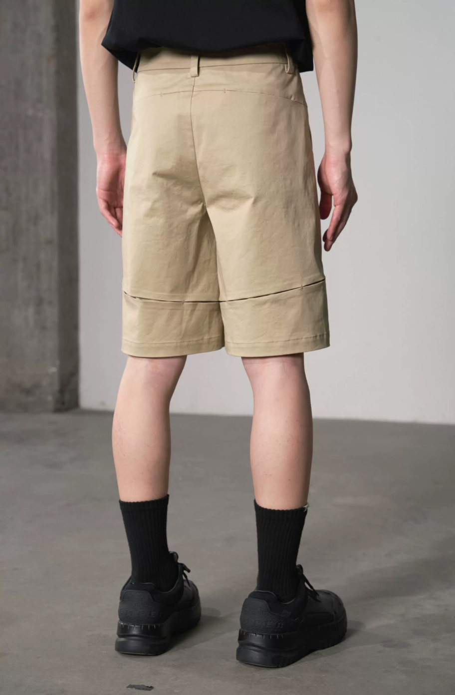 Pinch Seam Intersection Shorts