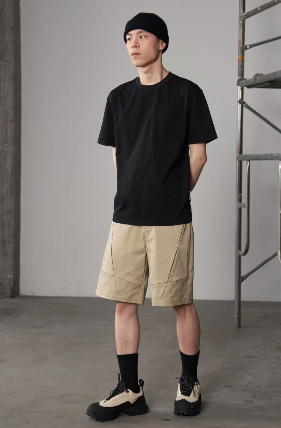 Pinch Seam Intersection Shorts