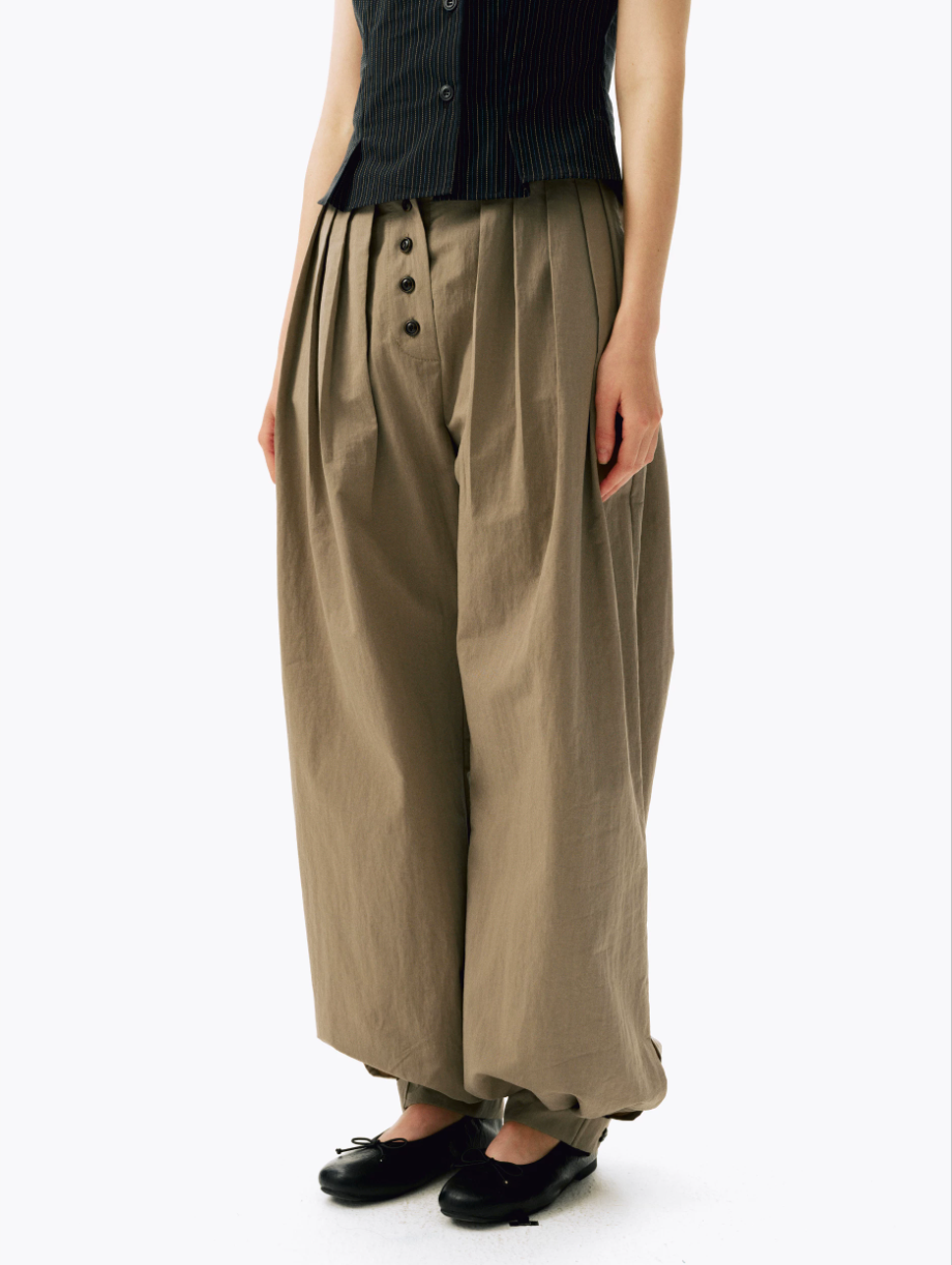 Multi-Pleated Balloon Trousers