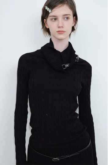 Harness Collar Cable Knit