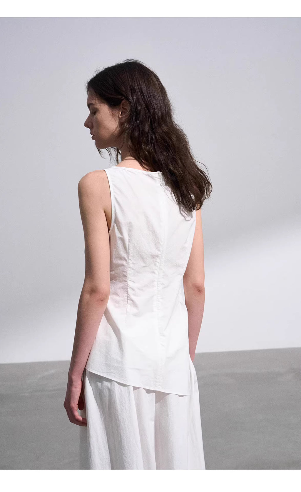 Draped Asymmetric Knot Tank