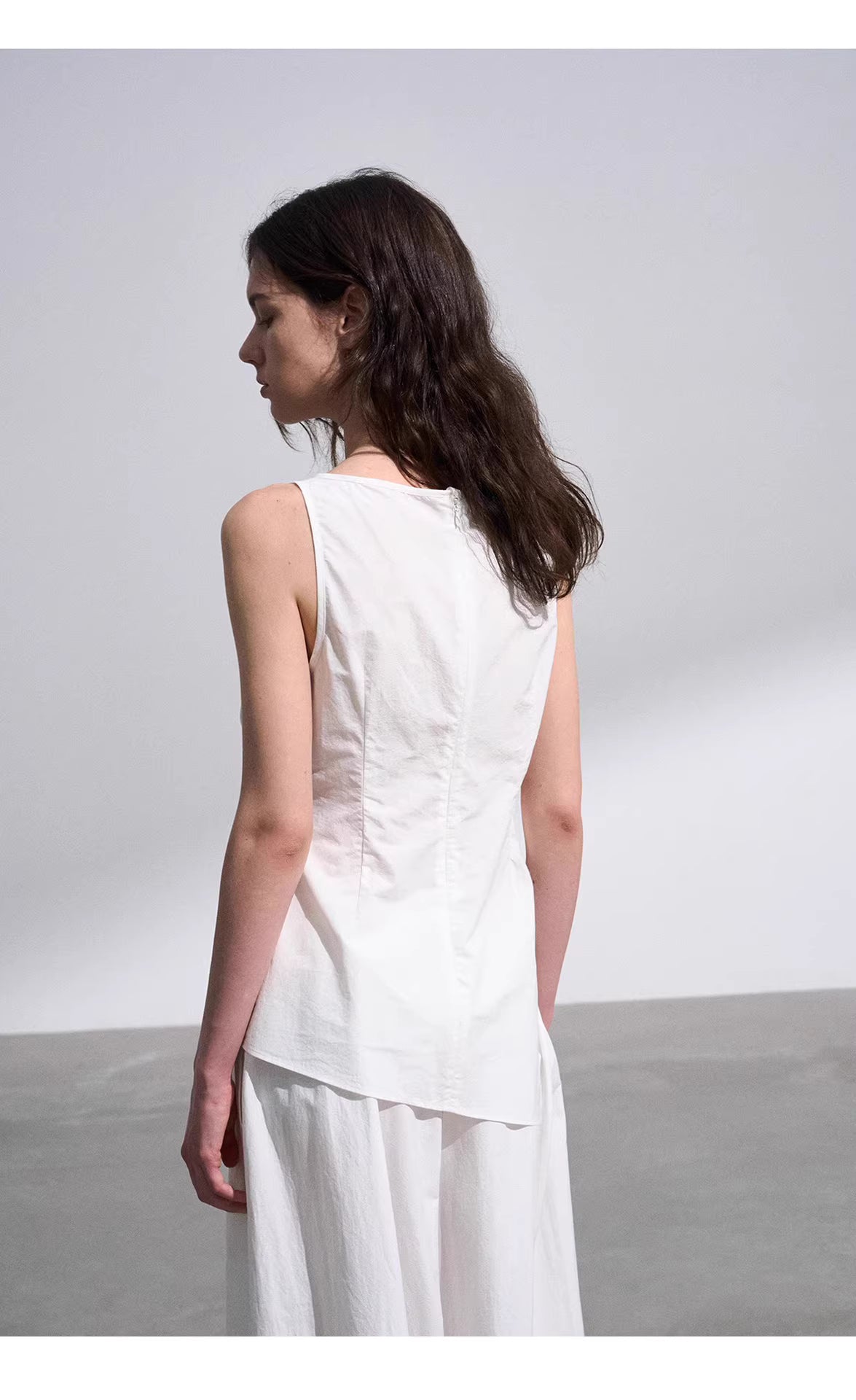 Draped Asymmetric Knot Tank